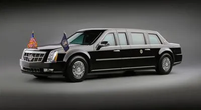 2009 Cadillac Presidential Limousine Men's TShirt