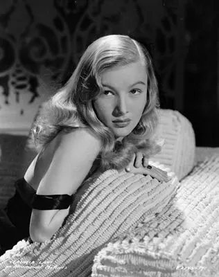 Veronica Lake 16oz Frosted Beer Stein