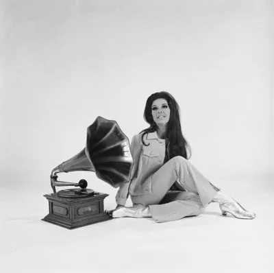 Bobbie Gentry White Water Bottle With Carabiner