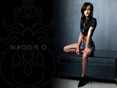 MAGGIE Q 10oz Frosted Mug
