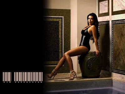 Kim Kardashian 15oz Colored Inner & Handle Mug
