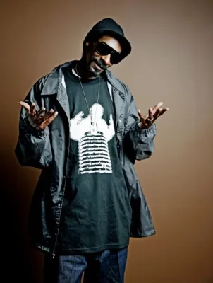 Snoop Dogg Men's V-Neck T-Shirt