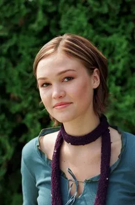 Julia Stiles Prints and Posters