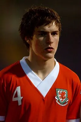 Wales National football team Men's TShirt