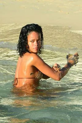 Rihanna (bikini) 11oz Metallic Silver Mug
